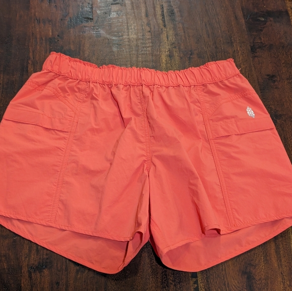 New FP Movement Free People In the Wild Shorts Medium NWOT Cayenne - Picture 5 of 9